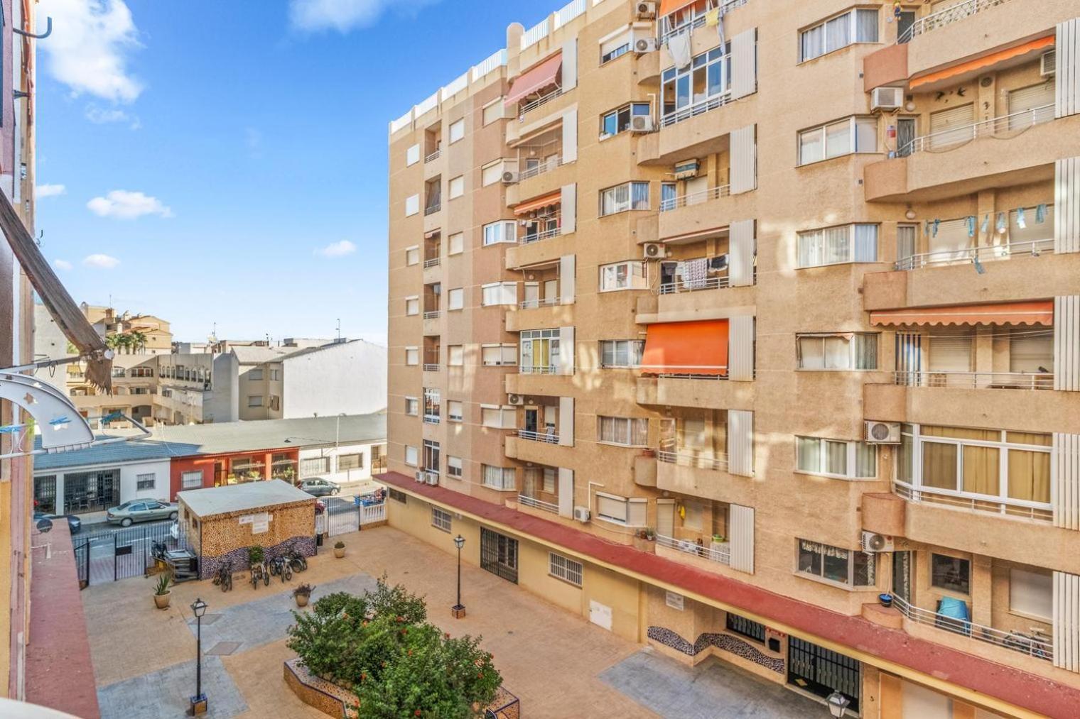 A 199m De La Playa Locos Torrevieja